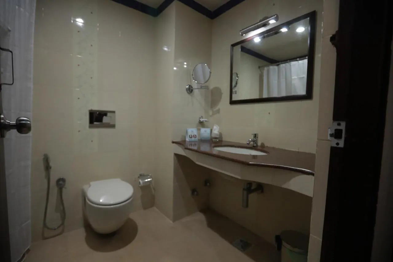 Hotel Peninsula Thrissur 3*,
